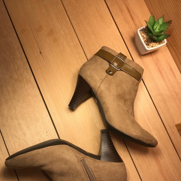 NWT East 5th booties 2.5 inch heel - Picture 3 of 6